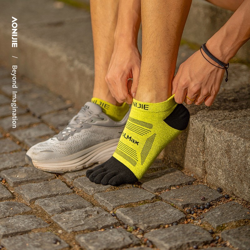 Aonijie e4839 calcetines deportivos antideslizantes 3 pares de calcetines transpirables de cinco dedos para correr al aire libre son adecuados para el ciclismo de fondo de montaña.